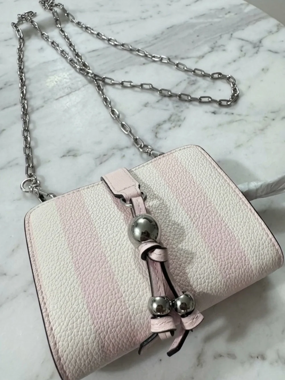 VICTORIA'S SECRET
Convertible Chain Wallet - Picture 2 of 4